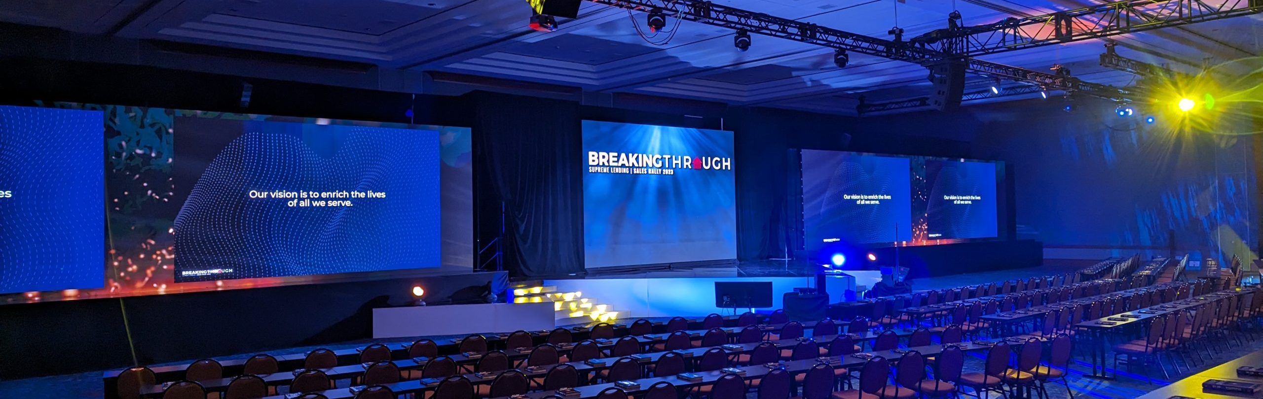 Using Triangular Stage Thrusts for Corporate Events