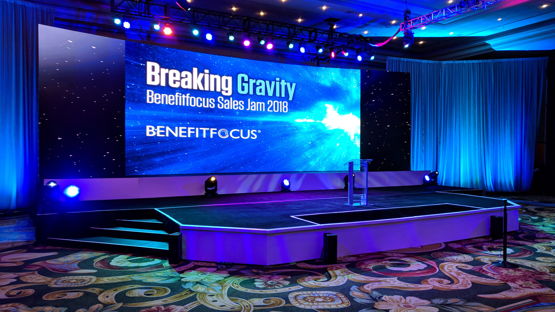 Choosing the Right Rental Stage for LED Screen Support – An Event Planner Guide